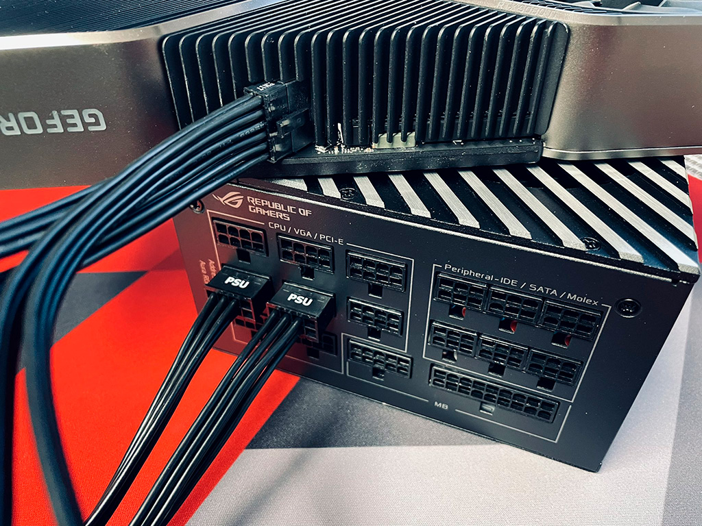 Разъём питания 16-pin PCI-E 5.0 (12VHPWR) совместим с разъёмом NVIDIA 12-pin